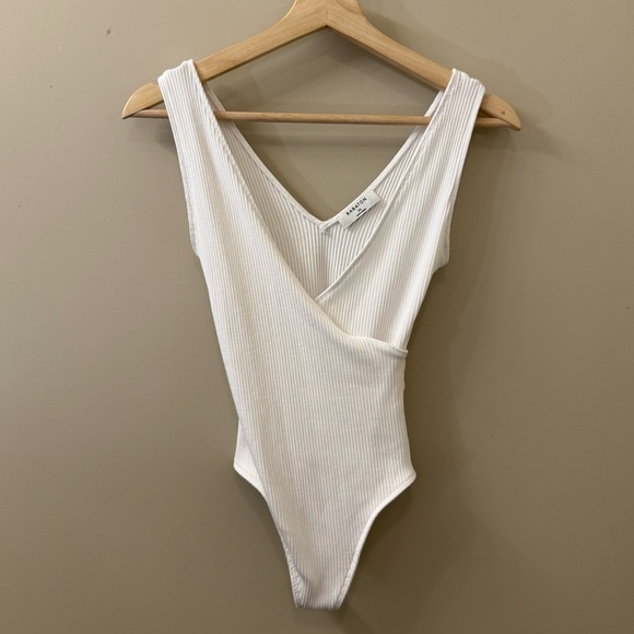 Aritzia Babaton Lido Ribbed Bodysuit in white size XS - Picture 4 of 10